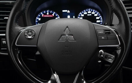Mitsubishi Outlander III рестайлинг 3, 2018 год, 2 150 000 рублей, 11 фотография