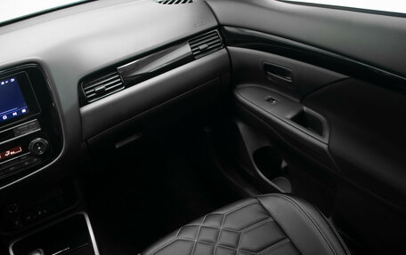Mitsubishi Outlander III рестайлинг 3, 2018 год, 2 150 000 рублей, 22 фотография