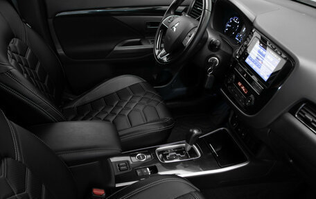 Mitsubishi Outlander III рестайлинг 3, 2018 год, 2 150 000 рублей, 23 фотография