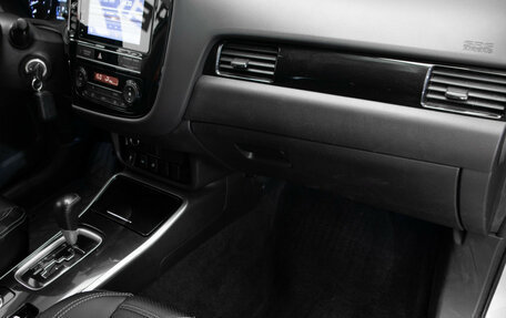 Mitsubishi Outlander III рестайлинг 3, 2018 год, 2 150 000 рублей, 24 фотография