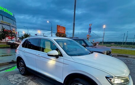 Volkswagen Tiguan II, 2018 год, 3 090 000 рублей, 6 фотография