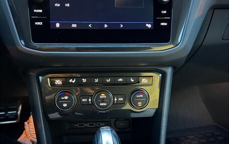 Volkswagen Tiguan II, 2018 год, 3 090 000 рублей, 8 фотография