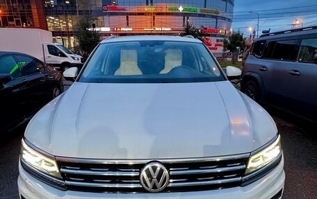 Volkswagen Tiguan II, 2018 год, 3 090 000 рублей, 2 фотография