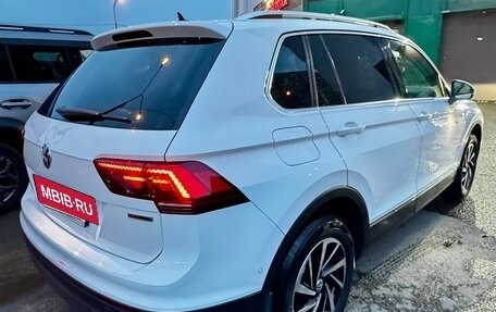 Volkswagen Tiguan II, 2018 год, 3 090 000 рублей, 4 фотография