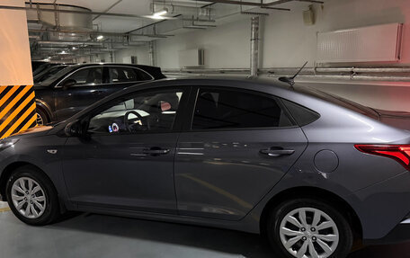Hyundai Solaris II рестайлинг, 2022 год, 1 800 000 рублей, 5 фотография