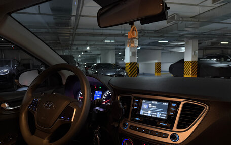 Hyundai Solaris II рестайлинг, 2022 год, 1 800 000 рублей, 6 фотография