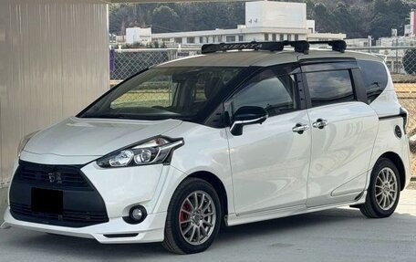 Toyota Sienta II, 2021 год, 1 041 000 рублей, 1 фотография