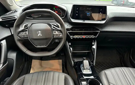 Peugeot 2008 II, 2023 год, 1 250 000 рублей, 5 фотография