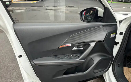 Peugeot 2008 II, 2023 год, 1 250 000 рублей, 10 фотография