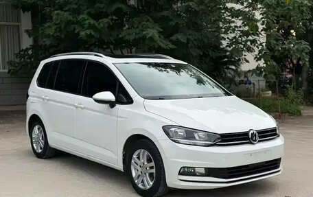Volkswagen Touran III, 2019 год, 1 150 002 рублей, 2 фотография