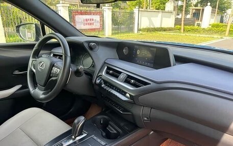 Lexus UX I, 2020 год, 2 100 000 рублей, 21 фотография