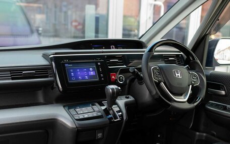 Honda Stepwgn IV, 2016 год, 1 850 000 рублей, 10 фотография