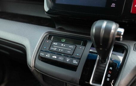 Honda Stepwgn IV, 2016 год, 1 850 000 рублей, 15 фотография