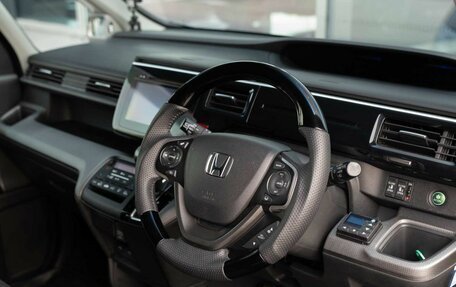 Honda Stepwgn IV, 2016 год, 1 850 000 рублей, 11 фотография