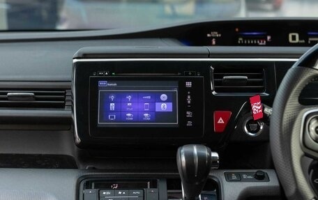 Honda Stepwgn IV, 2016 год, 1 850 000 рублей, 14 фотография