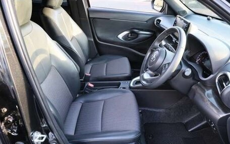 Toyota Yaris Cross, 2022 год, 1 296 000 рублей, 10 фотография