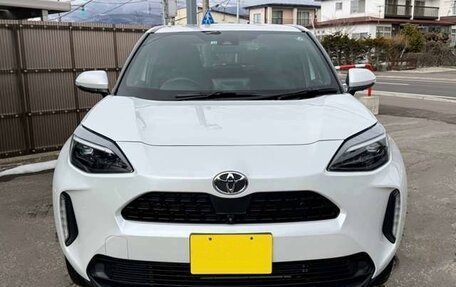 Toyota Yaris Cross, 2022 год, 1 346 000 рублей, 2 фотография