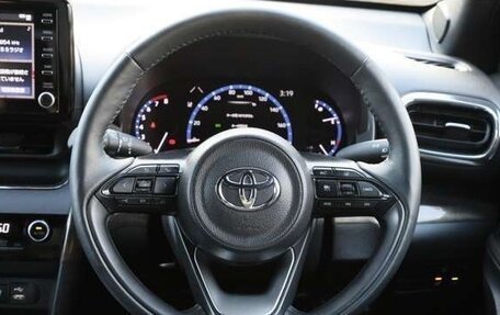 Toyota Yaris Cross, 2022 год, 1 296 000 рублей, 12 фотография