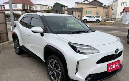Toyota Yaris Cross, 2022 год, 1 346 000 рублей, 3 фотография