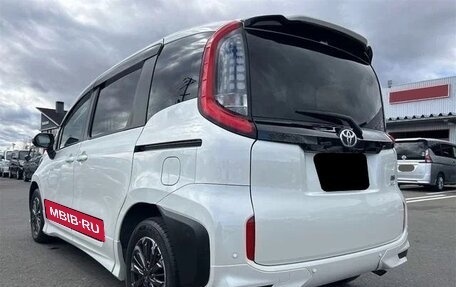 Toyota Sienta, 2023 год, 1 399 000 рублей, 3 фотография