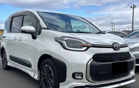 Toyota Sienta, 2023 год, 1 399 000 рублей, 7 фотография