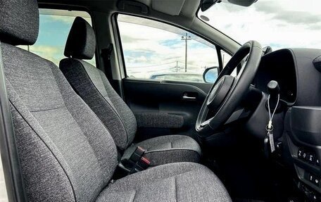 Toyota Sienta, 2023 год, 1 399 000 рублей, 10 фотография