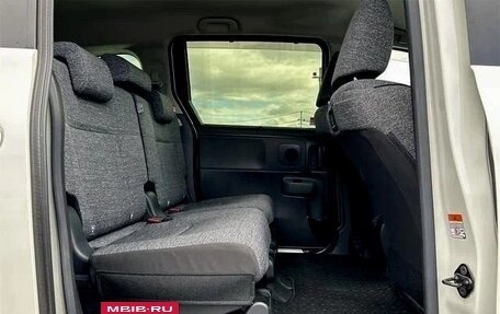 Toyota Sienta, 2023 год, 1 399 000 рублей, 16 фотография