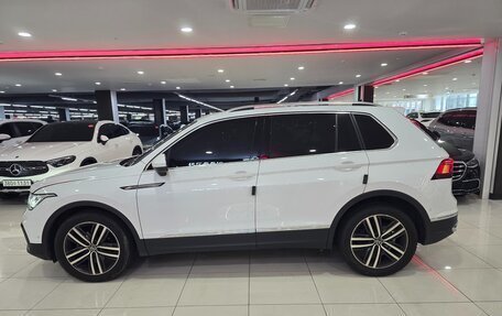 Volkswagen Tiguan II, 2023 год, 3 270 300 рублей, 2 фотография