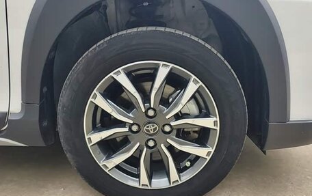 Toyota Yaris XP150 рестайлинг, 2022 год, 1 220 000 рублей, 5 фотография