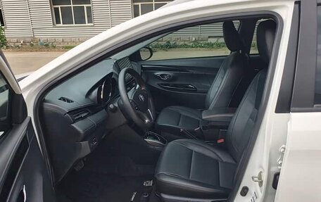 Toyota Yaris XP150 рестайлинг, 2022 год, 1 220 000 рублей, 8 фотография