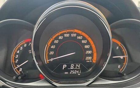 Toyota Yaris XP150 рестайлинг, 2022 год, 1 220 000 рублей, 10 фотография