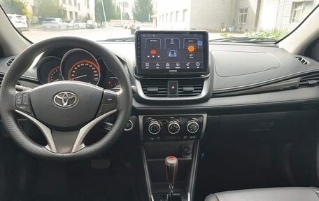 Toyota Yaris XP150 рестайлинг, 2022 год, 1 220 000 рублей, 11 фотография