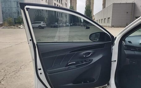 Toyota Yaris XP150 рестайлинг, 2022 год, 1 220 000 рублей, 15 фотография