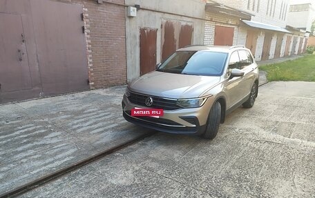 Volkswagen Tiguan II, 2021 год, 3 500 000 рублей, 2 фотография