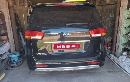 KIA Carnival III, 2016 год, 2 600 000 рублей, 4 фотография