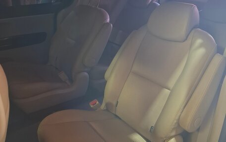 KIA Carnival III, 2016 год, 2 600 000 рублей, 6 фотография
