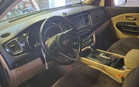 KIA Carnival III, 2016 год, 2 600 000 рублей, 5 фотография