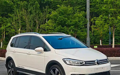 Volkswagen Touran III, 2022 год, 1 580 000 рублей, 3 фотография