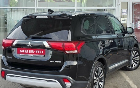 Mitsubishi Outlander III рестайлинг 3, 2019 год, 2 399 000 рублей, 2 фотография