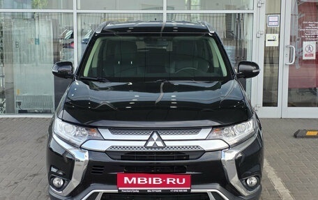 Mitsubishi Outlander III рестайлинг 3, 2019 год, 2 399 000 рублей, 3 фотография