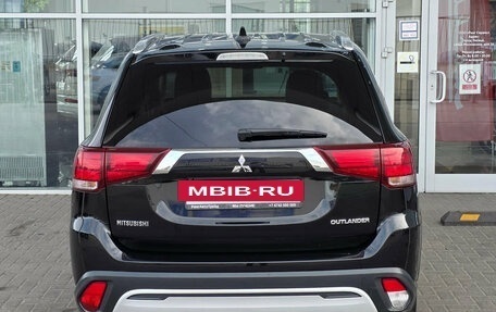 Mitsubishi Outlander III рестайлинг 3, 2019 год, 2 399 000 рублей, 4 фотография