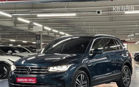 Volkswagen Tiguan II, 2022 год, 2 820 000 рублей, 1 фотография