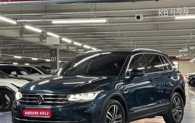 Volkswagen Tiguan II, 2022 год, 2 820 000 рублей, 1 фотография