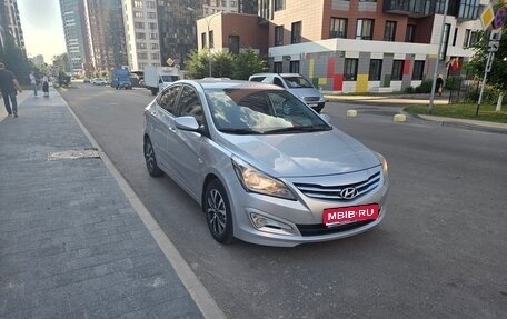 Hyundai Solaris II рестайлинг, 2015 год, 1 050 000 рублей, 1 фотография