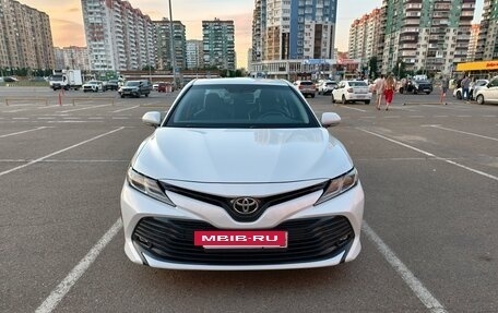 Toyota Camry, 2019 год, 2 750 000 рублей, 3 фотография