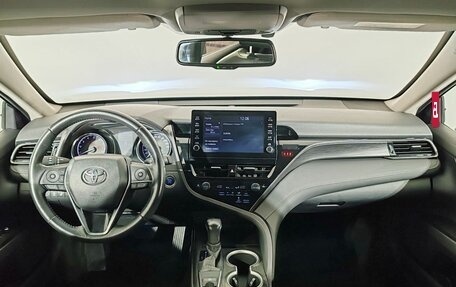 Toyota Camry, 2021 год, 3 010 000 рублей, 10 фотография