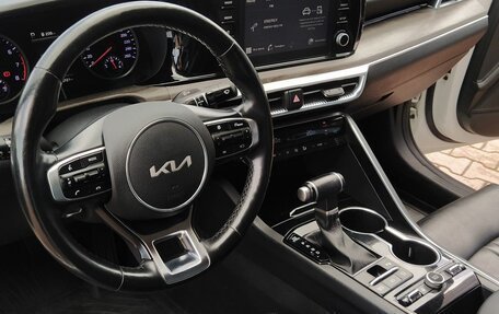 KIA K5, 2021 год, 2 219 000 рублей, 24 фотография