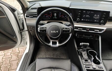 KIA K5, 2021 год, 2 219 000 рублей, 28 фотография