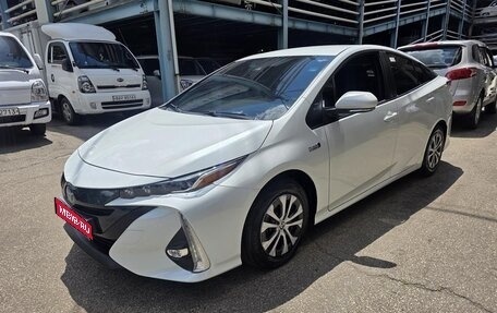 Toyota Prius IV XW50, 2022 год, 2 300 008 рублей, 1 фотография