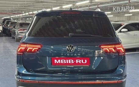 Volkswagen Tiguan II, 2022 год, 2 820 000 рублей, 3 фотография
